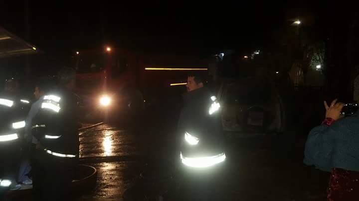 بە وێنە..لە سلێمانی ئۆتۆمبێلی مامۆستایانی ناڕازی دەسوتێنرێت