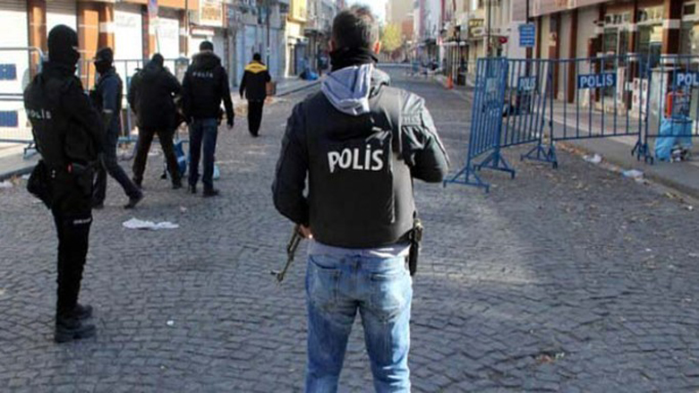 Li Diyarbekirê li hember polîsan êrîş çêbû 