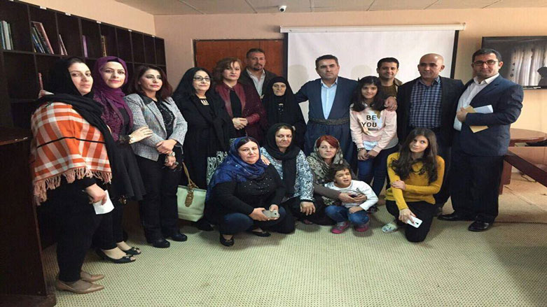 بە وێنە: دوای چوارساڵ بە كەسوكاره‌كه‌ی شادبووەوە
