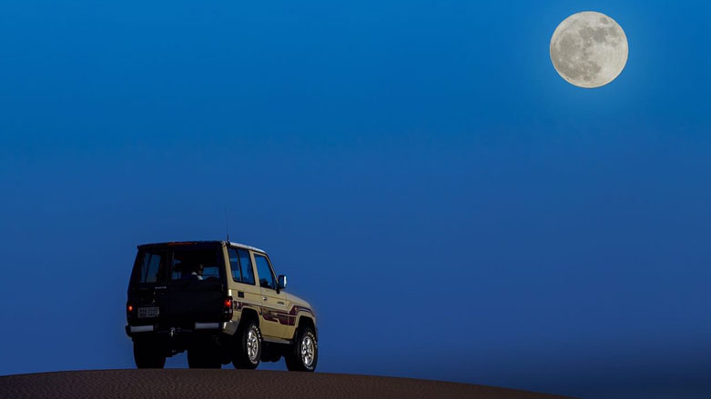 بالصور.. "القمر العملاق" يذهل العالم منذ 1948