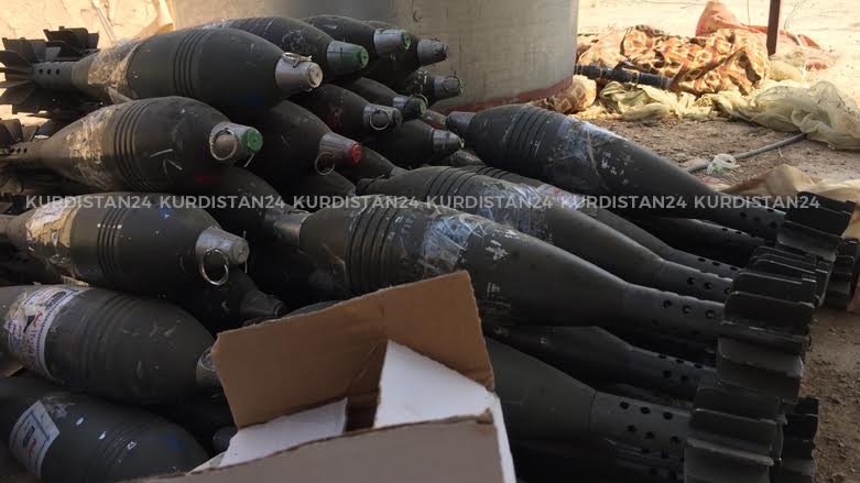 بە وێنە... دەست بەسەر چەندین بۆمب و تەقەمەنی داعش دادەگیرێت