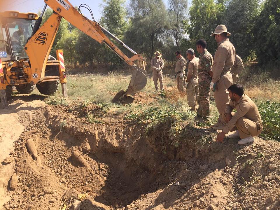 بە وێنە...لە گەرمیان جبەخانەیەكی چەك و تەقەمەنی دەدۆزرێتەوە