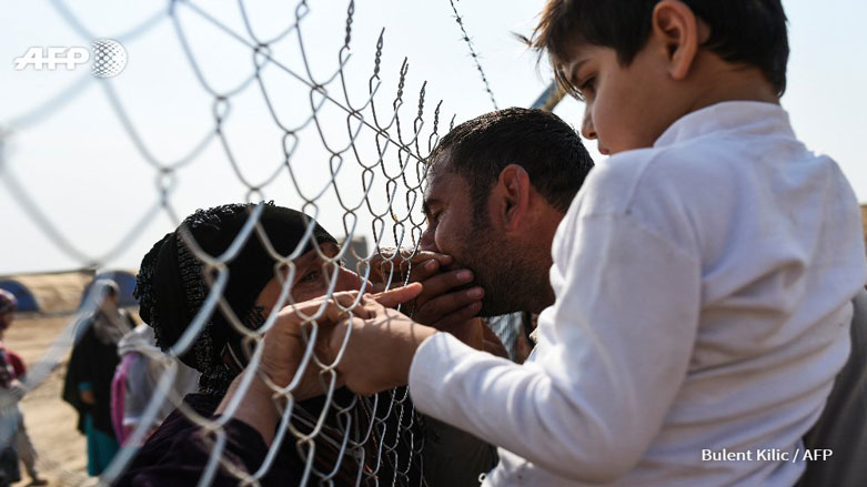 بعد سنتين من الغياب ..نازحون موصليون جدد يلتقون بأفراد من عوائلهم (بالصور)