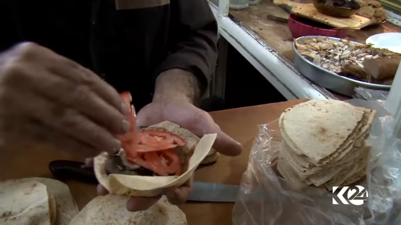 بالصور.. أقدم مطعم في القامشلي