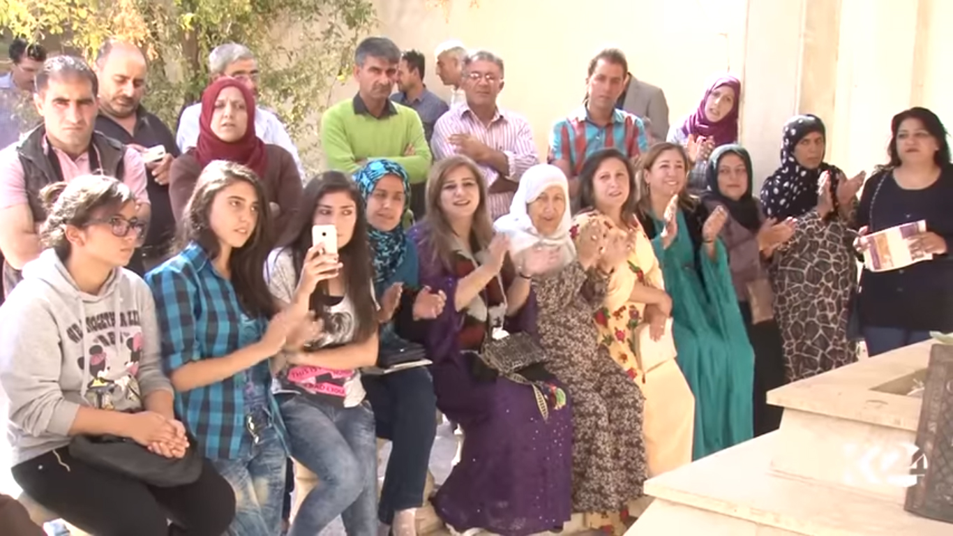 بالصور.. اهالي القامشلي يحيون ذكرى وفاة الشاعر جكرخين