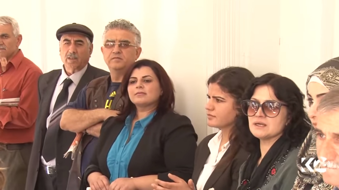 بالصور.. اهالي القامشلي يحيون ذكرى وفاة الشاعر جكرخين