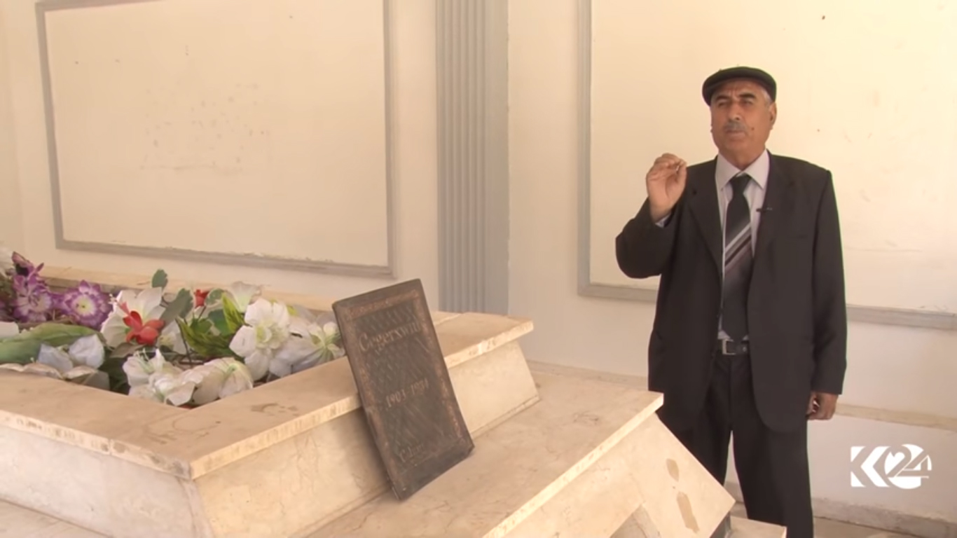 بالصور.. اهالي القامشلي يحيون ذكرى وفاة الشاعر جكرخين