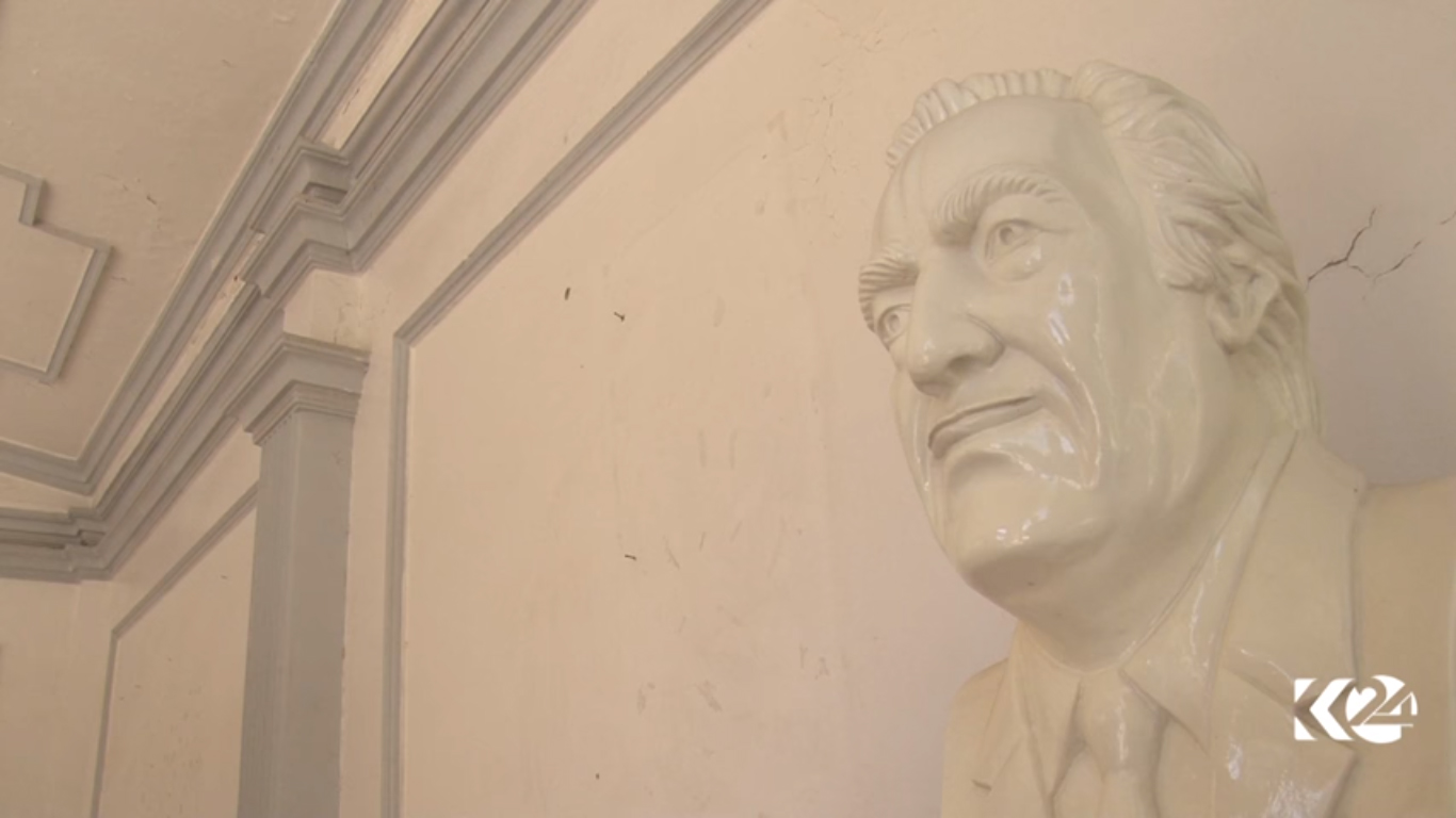 بالصور.. اهالي القامشلي يحيون ذكرى وفاة الشاعر جكرخين