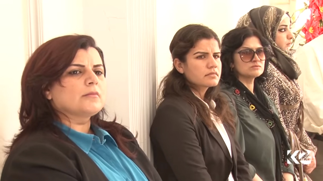 بالصور.. اهالي القامشلي يحيون ذكرى وفاة الشاعر جكرخين