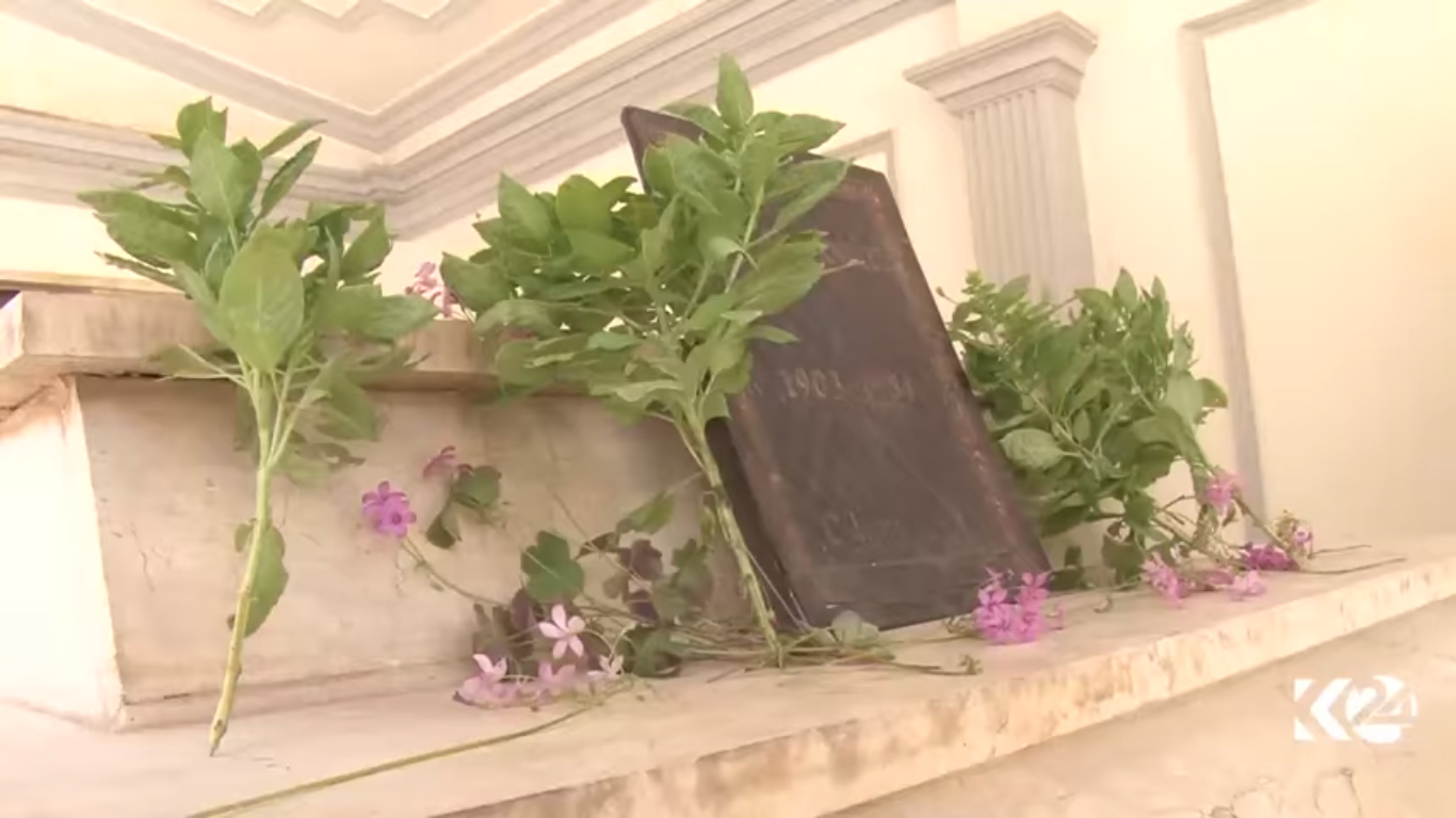 بالصور.. اهالي القامشلي يحيون ذكرى وفاة الشاعر جكرخين