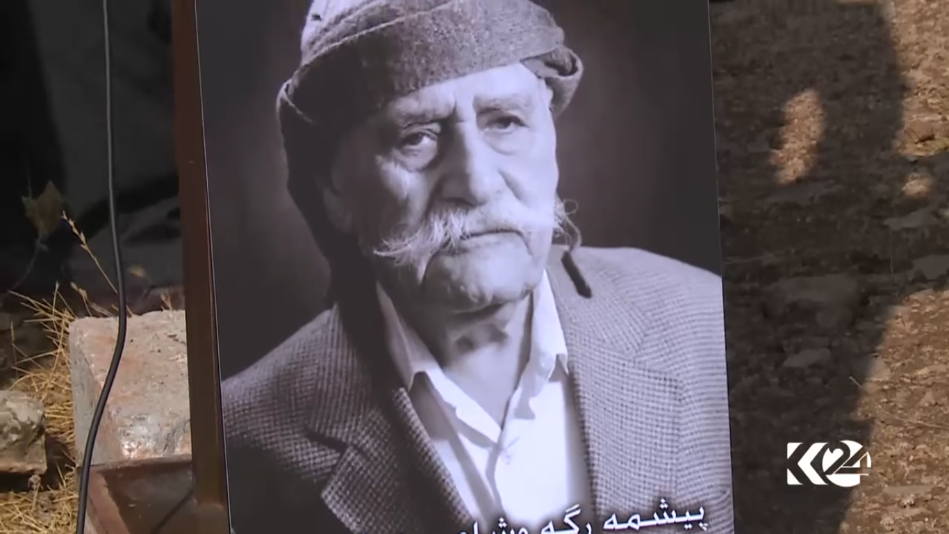 Bi wêne.. Merasîma binaxkirina helbestvanê Kurd Hêdî