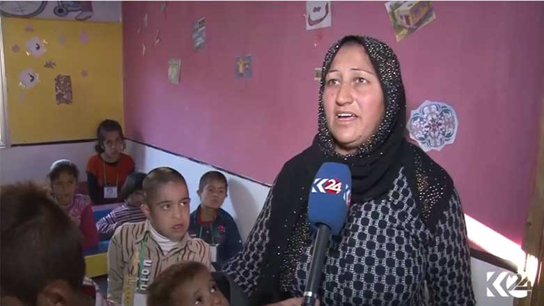 بالفيديو.. ثلاثة أطفال صم وبكم لأم بالدرباسية