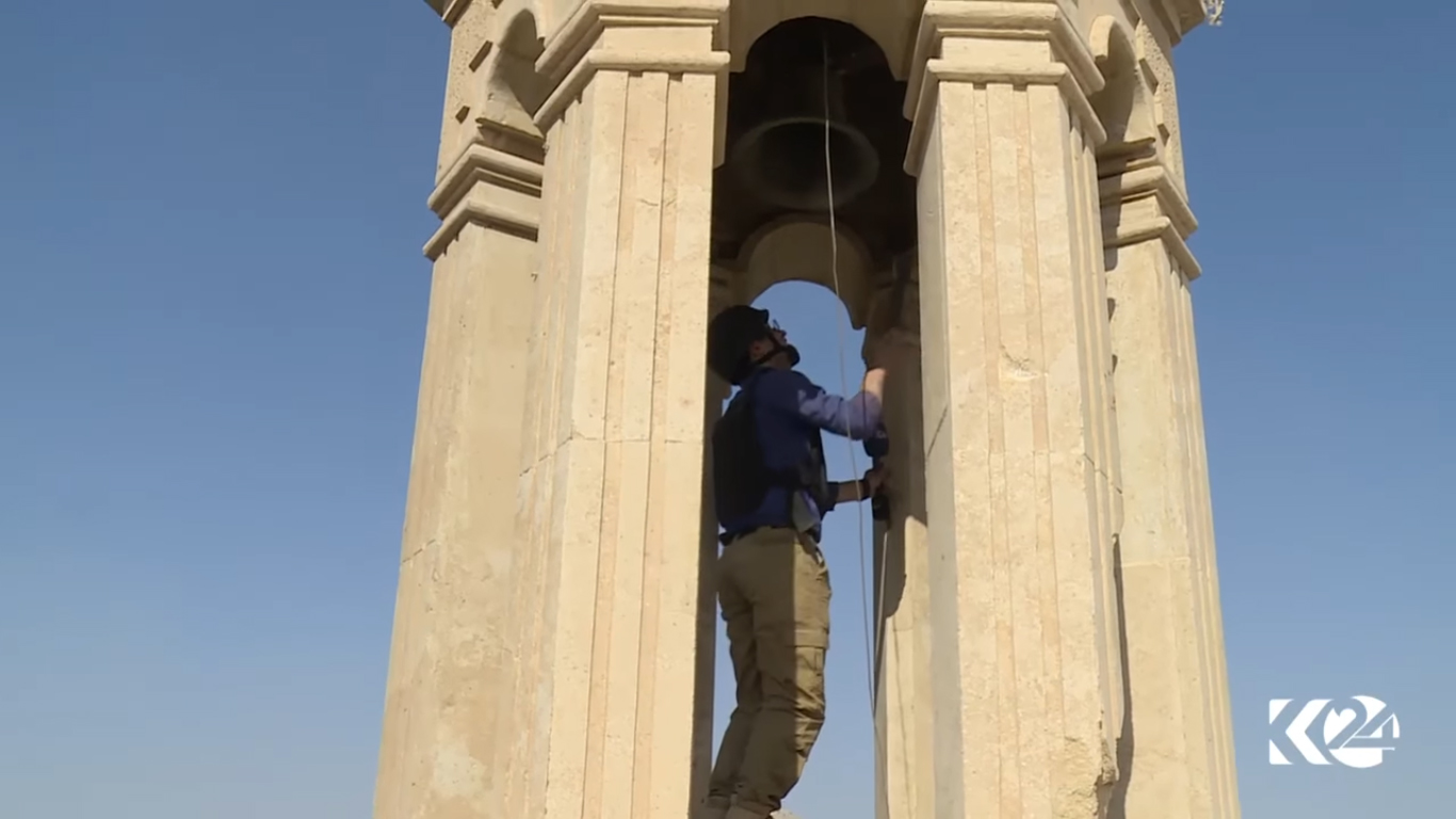 بالصور.. كوردستان24  تقرع أجراس إحدى كنائس برطلة بعد تحريرها 