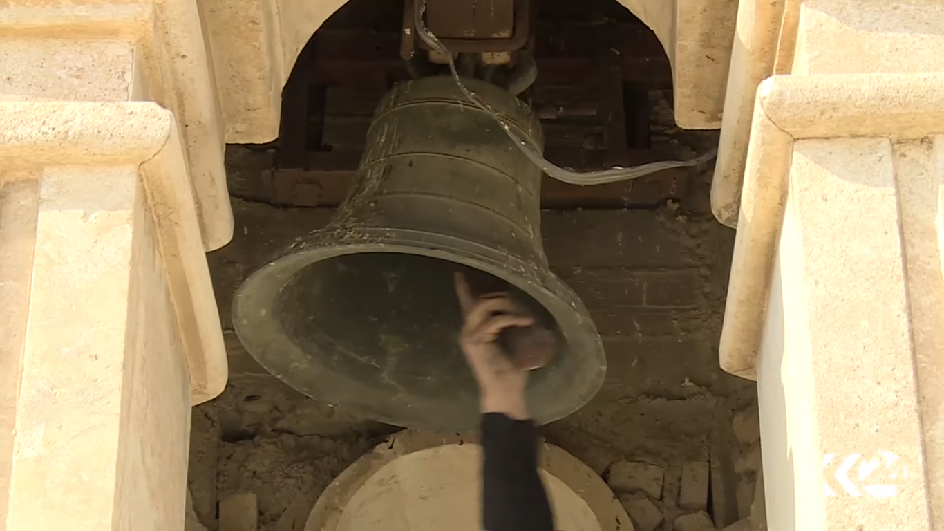 بالصور.. كوردستان24  تقرع أجراس إحدى كنائس برطلة بعد تحريرها 