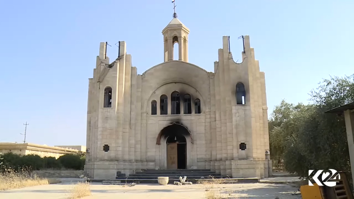 بالصور.. كوردستان24  تقرع أجراس إحدى كنائس برطلة بعد تحريرها 