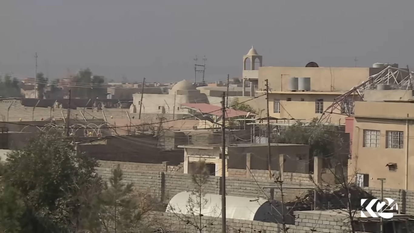 بالصور.. كوردستان24  تقرع أجراس إحدى كنائس برطلة بعد تحريرها 