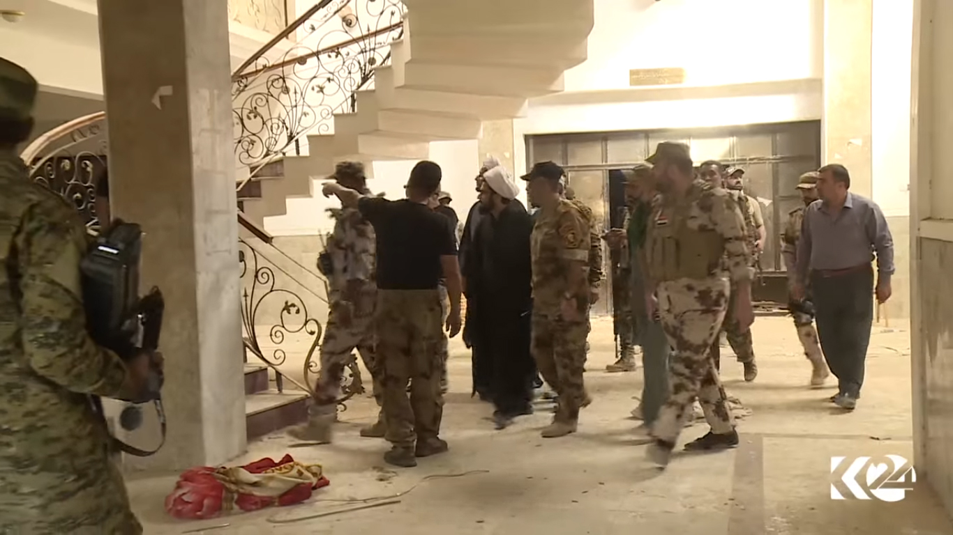 بالصور.. كوردستان24  تقرع أجراس إحدى كنائس برطلة بعد تحريرها 