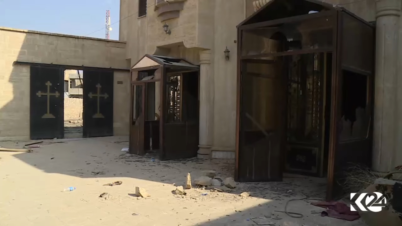 بالصور.. كوردستان24  تقرع أجراس إحدى كنائس برطلة بعد تحريرها 