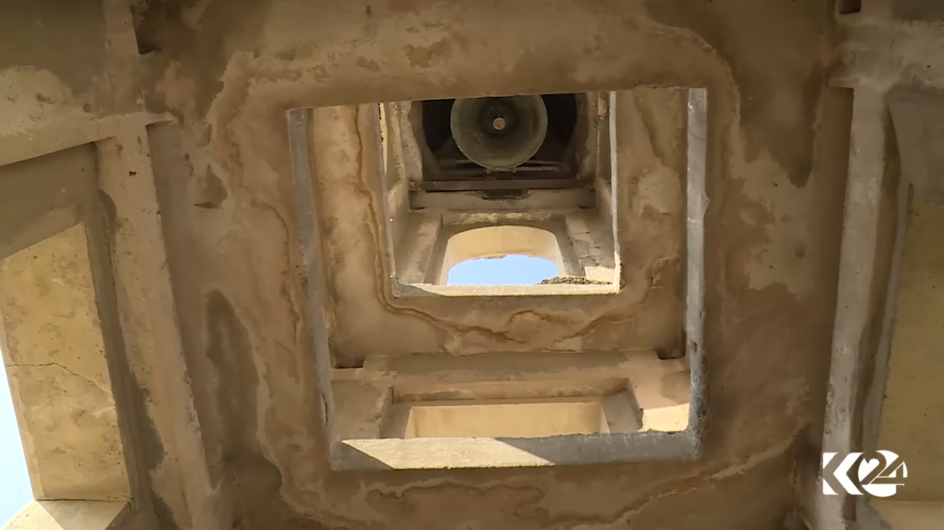 بالصور.. كوردستان24  تقرع أجراس إحدى كنائس برطلة بعد تحريرها 