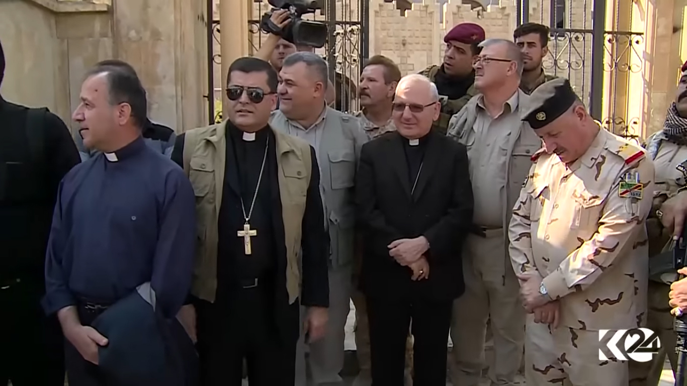 بالصور.. كوردستان24  تقرع أجراس إحدى كنائس برطلة بعد تحريرها 