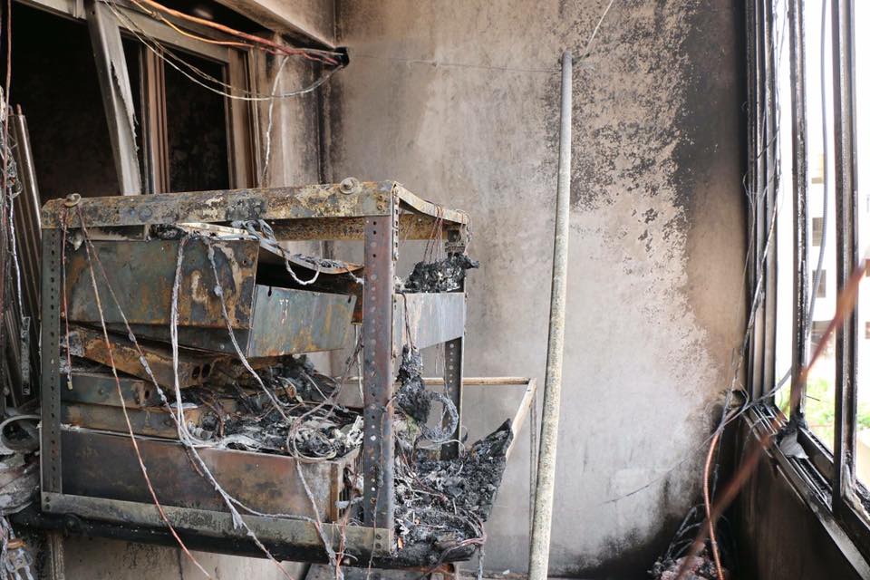 بالصور.. احراق إذاعة کوردیة في عامودا ومديرها يتهم الإدارة الذاتية