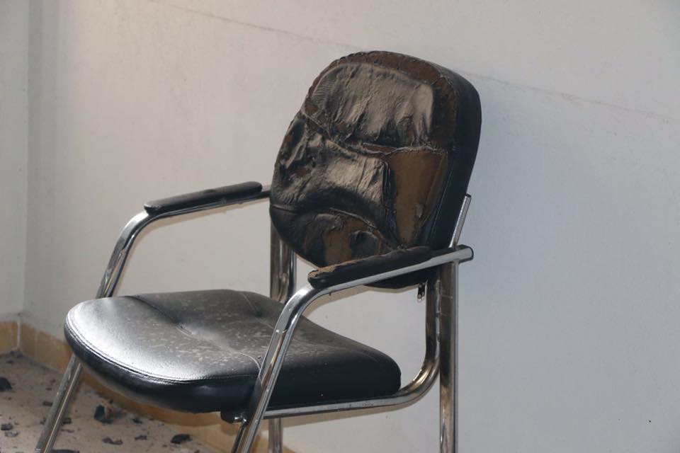 بالصور.. احراق إذاعة کوردیة في عامودا ومديرها يتهم الإدارة الذاتية