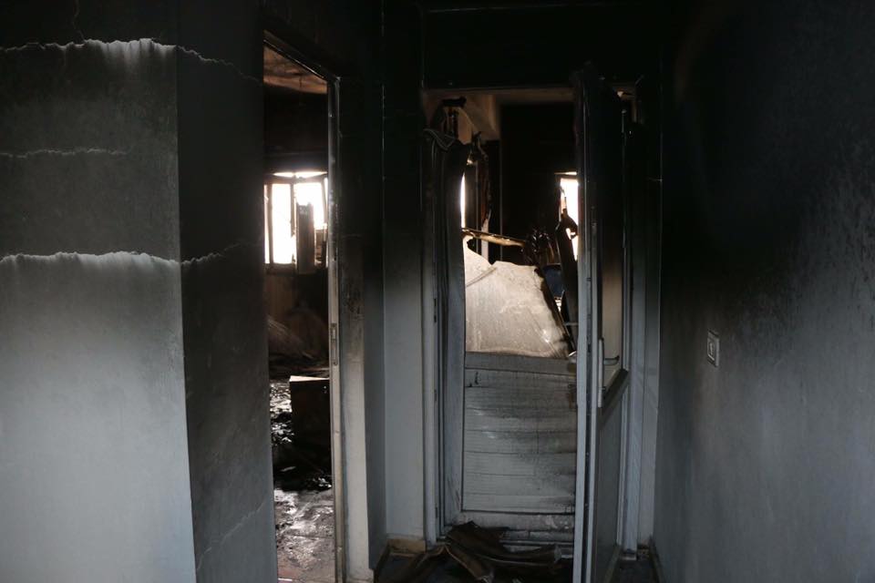 بالصور.. احراق إذاعة کوردیة في عامودا ومديرها يتهم الإدارة الذاتية