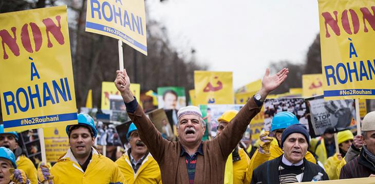 به‌ وێنه‌.. خۆپیشاندان له‌ دژی سه‌ردانه‌كه‌ی رۆحانی بۆ پاریس