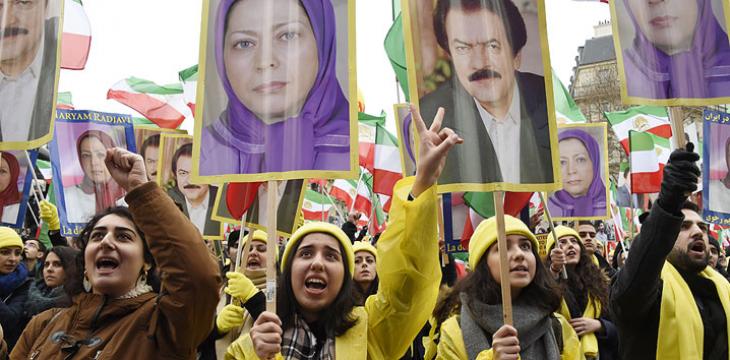 به‌ وێنه‌.. خۆپیشاندان له‌ دژی سه‌ردانه‌كه‌ی رۆحانی بۆ پاریس