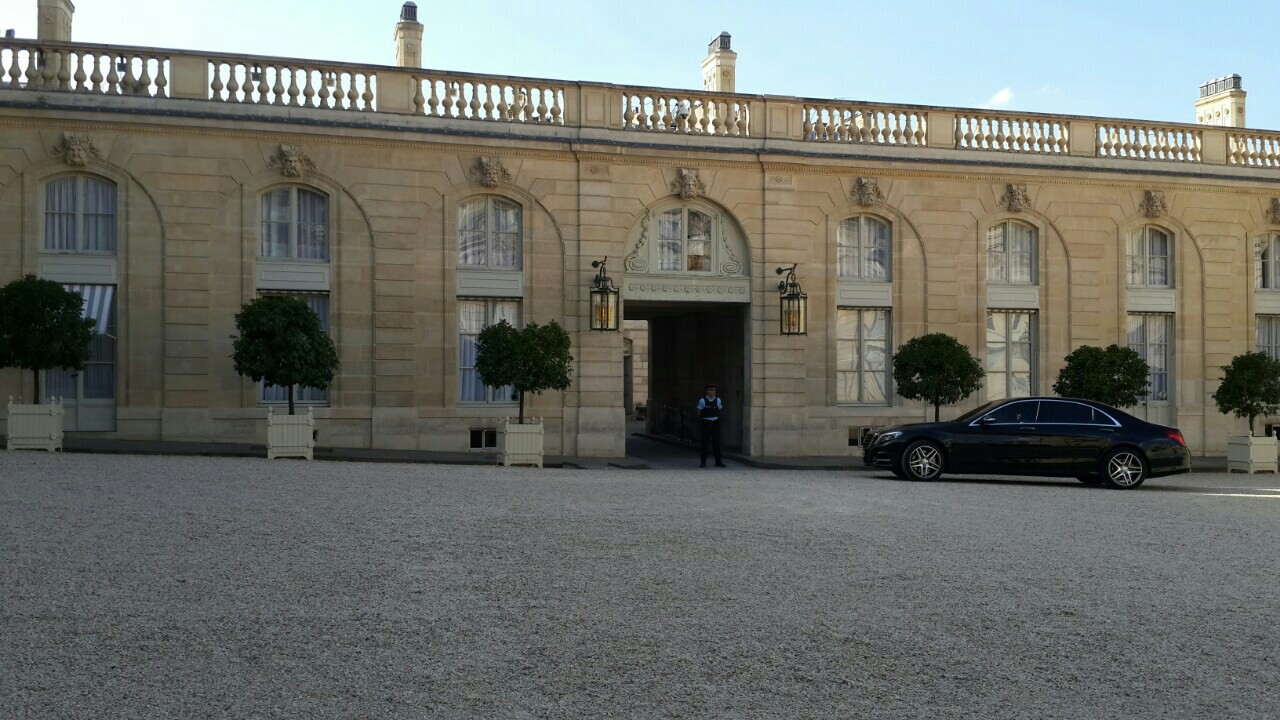 بارزانی گه‌یشته‌ كۆشكی سه‌رۆكایه‌تی فه‌ڕه‌نسا