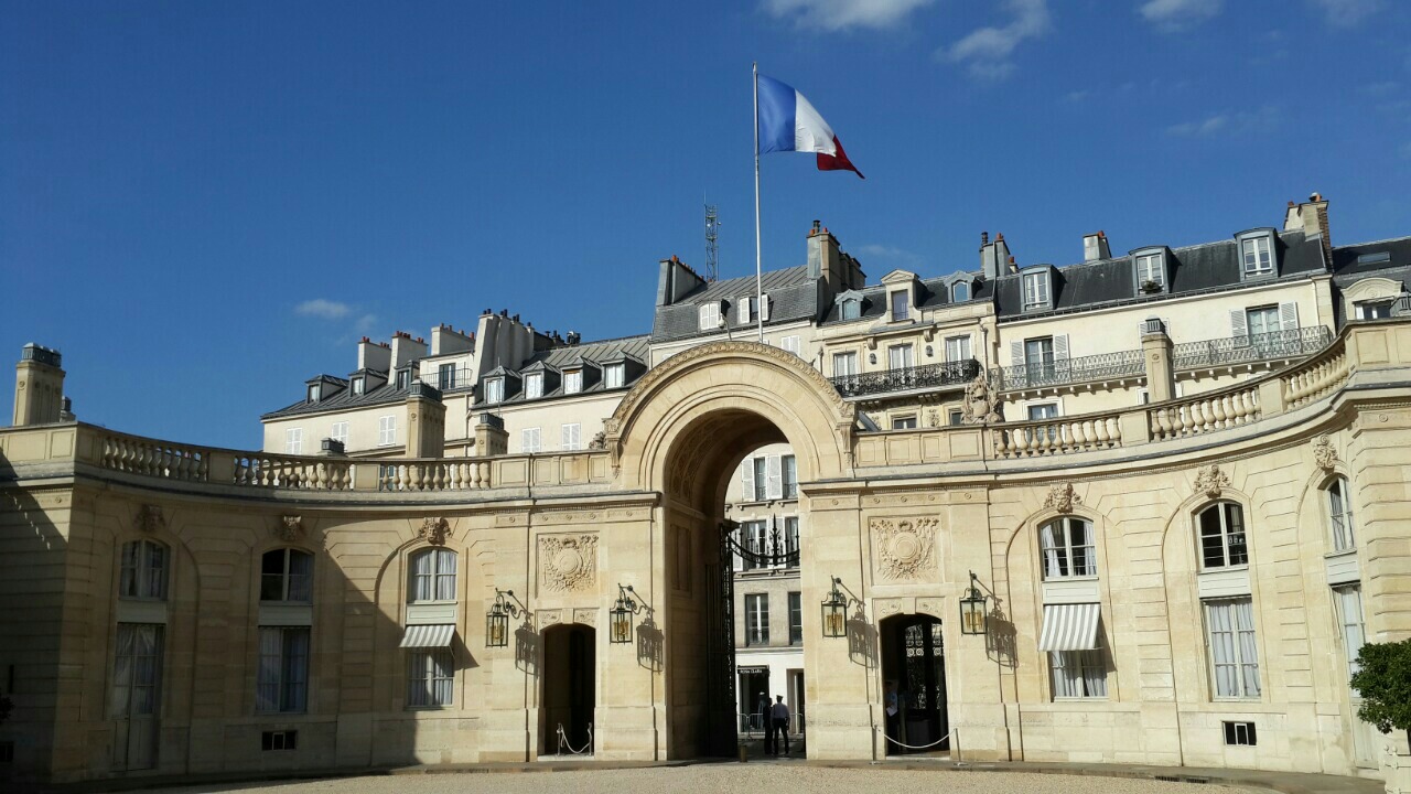 بارزانی گه‌یشته‌ كۆشكی سه‌رۆكایه‌تی فه‌ڕه‌نسا