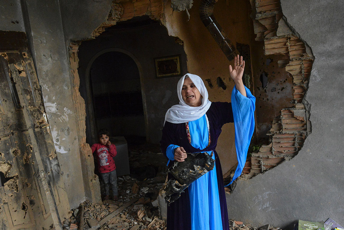 Cizîr: Serpêhatiya Mirov, Kevir û Ajelan