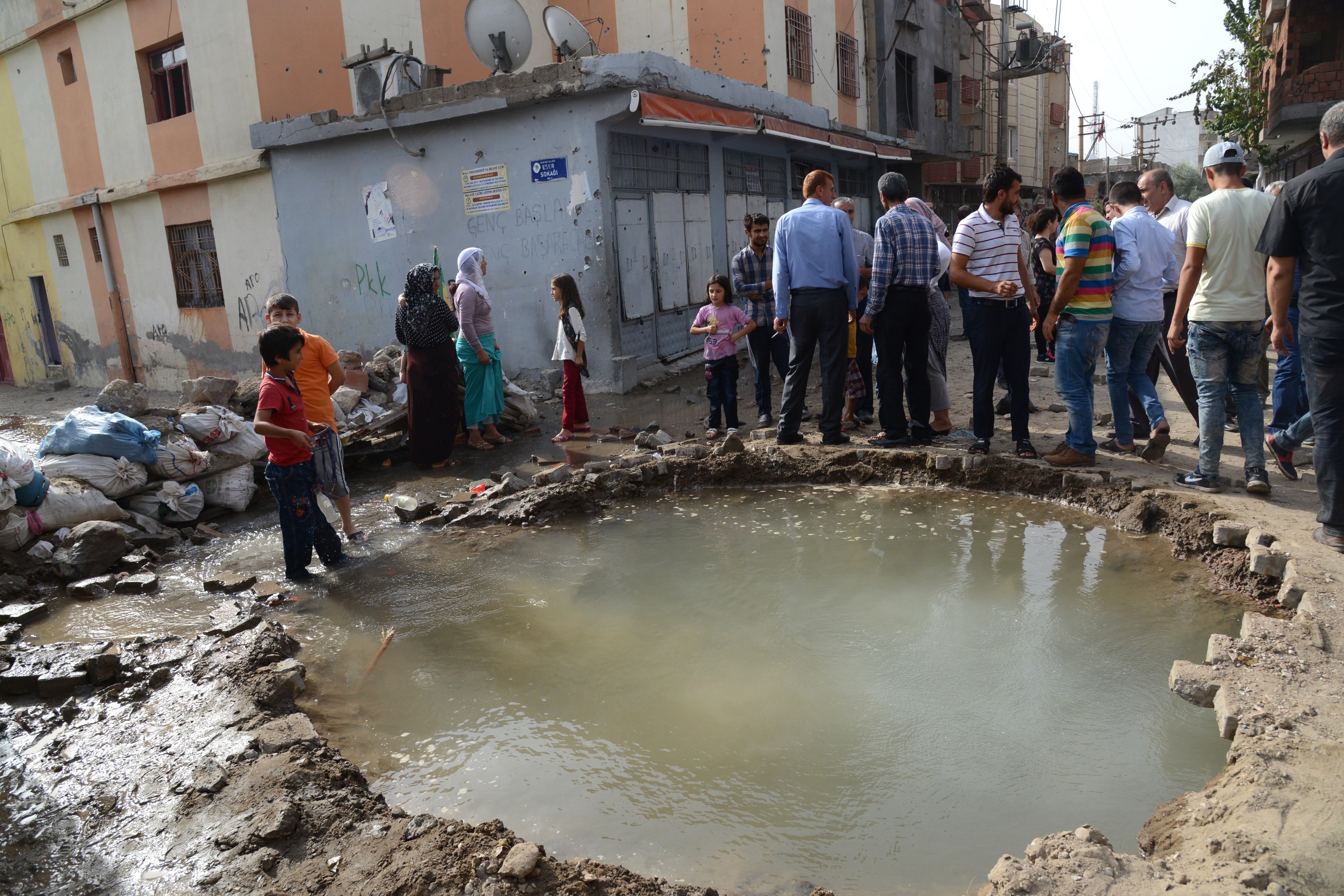 Cizîr: Serpêhatiya Mirov, Kevir û Ajelan