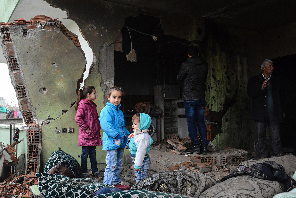 Cizîr: Serpêhatiya Mirov, Kevir û Ajelan