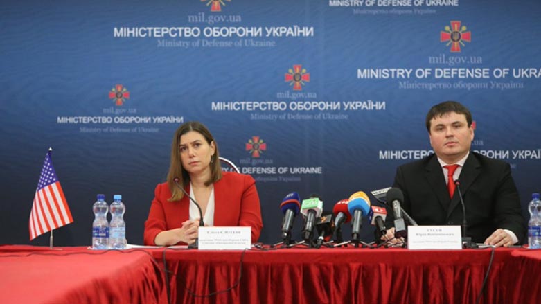 بالصور.. من هي السيدة الامريكية التي وقعت اتفاقا عسكريا مع كوردستان؟