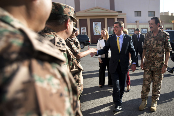 بالصور.. من هي السيدة الامريكية التي وقعت اتفاقا عسكريا مع كوردستان؟