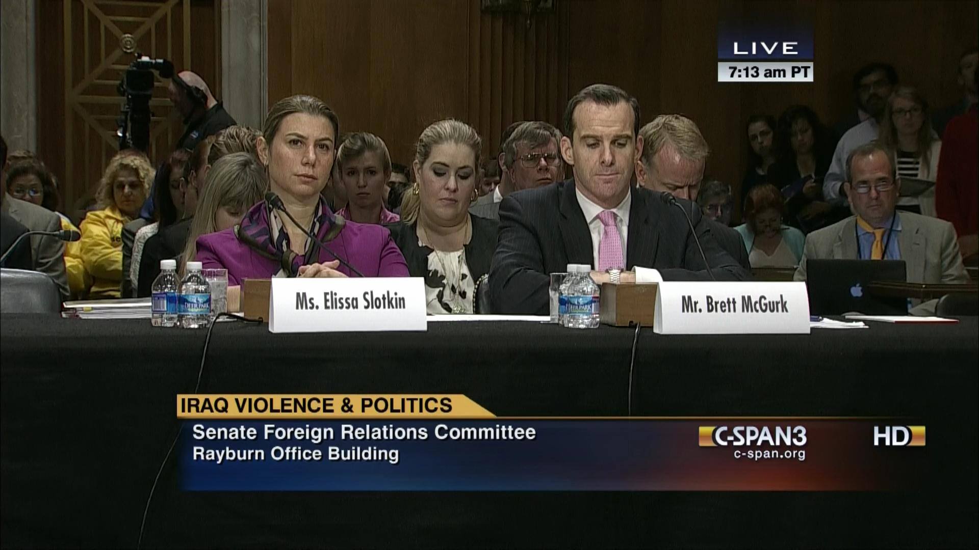 بالصور.. من هي السيدة الامريكية التي وقعت اتفاقا عسكريا مع كوردستان؟