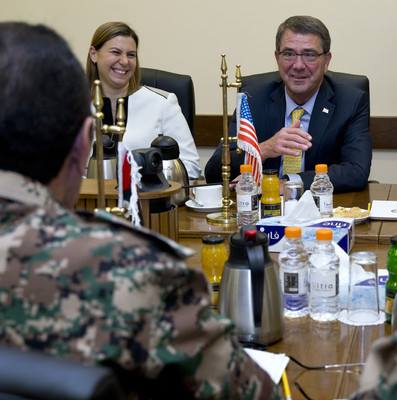 بالصور.. من هي السيدة الامريكية التي وقعت اتفاقا عسكريا مع كوردستان؟