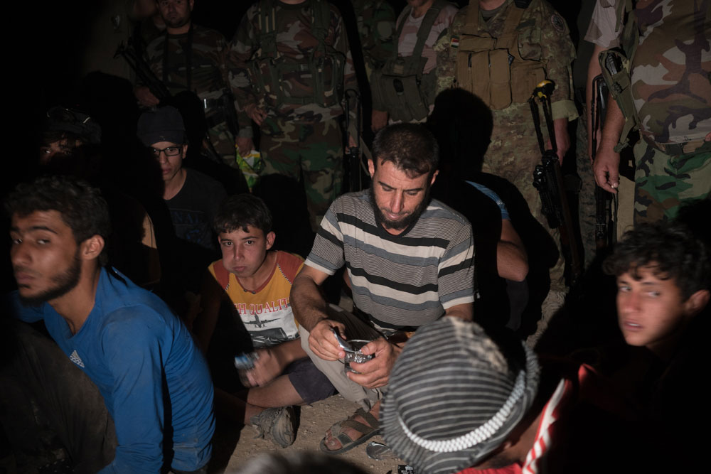 .. البيشمركة تستقبل 21 هاربا من داعش جنوب الموصل