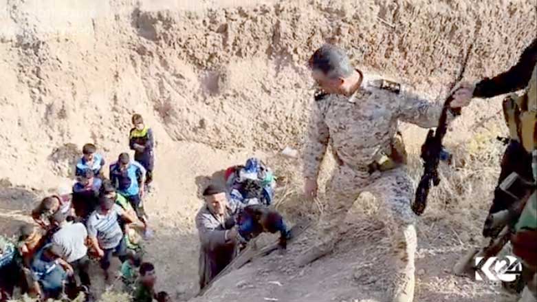 هاووڵاتییانی ژێر ده‌سه‌ڵاتی داعش خۆیان راده‌ستی هێزه‌كانی پێشمه‌رگه‌ ده‌كه‌ن
