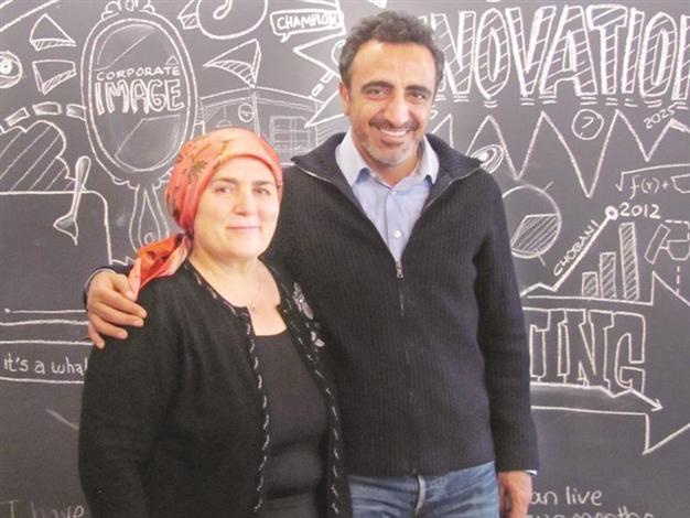 Bi wêne û Vîdyû, Kurdek ê mastfiroş li Emerîkayê