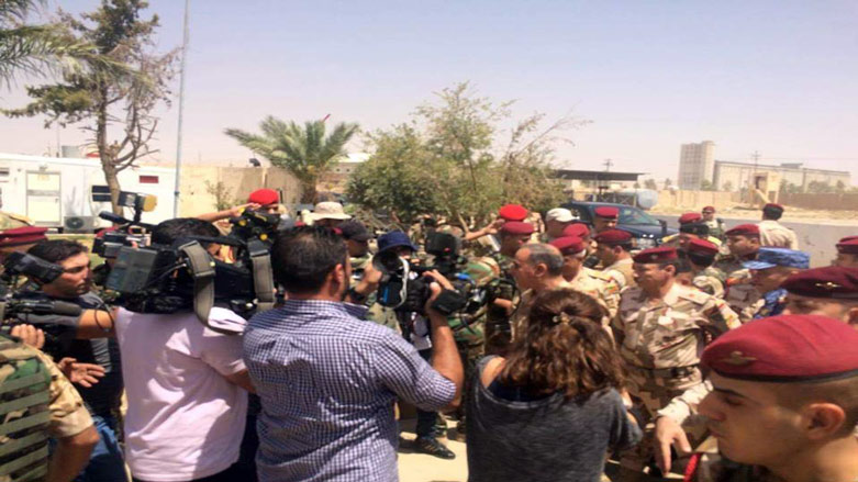 بە وێنە..وەزیری بەرگری عێراق گەیشتە مەخموور