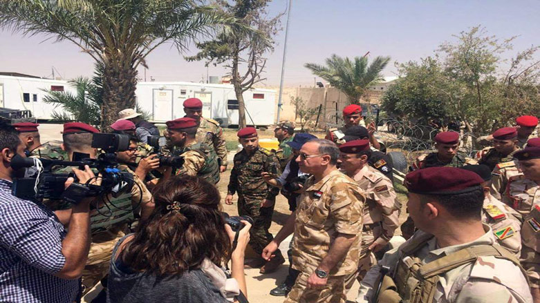 بە وێنە..وەزیری بەرگری عێراق گەیشتە مەخموور