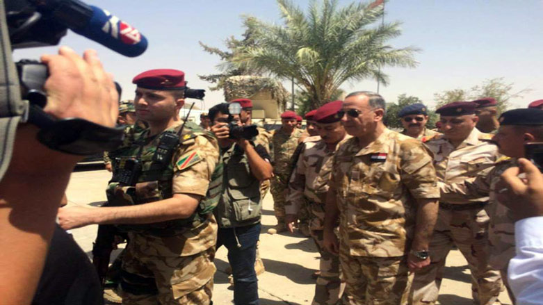 بە وێنە..وەزیری بەرگری عێراق گەیشتە مەخموور