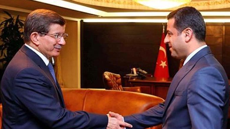 داود ئۆغڵو هەڵگرتنی پارێزبەندی سەڵاحەددین دەمیرتاش لە دەست پەرلەمانە