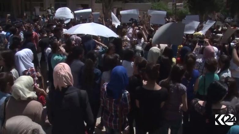 قوتابيانى حه‌سه‌كه‌ دژى بڕيارێكى په‌روه‌رده‌ى سووريا خۆپيشاندانيان ئه‌نجامدا