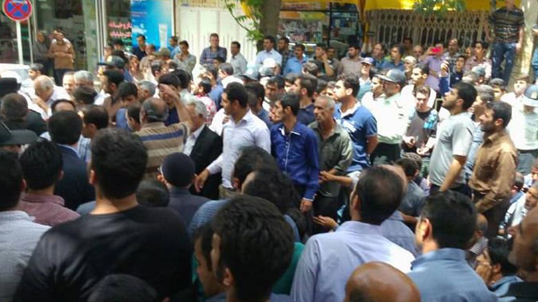 خەڵكی ھەرسین ھەڕەشەی چۆڵكردنی شارەكەيان دەكەن