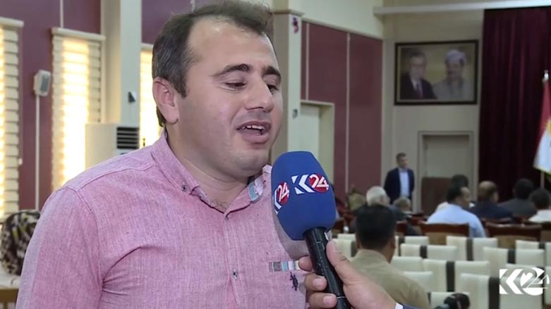 قوتابييه‌كى كورد له‌ بريتانيا نابينايه‌ و به‌ پله‌ى يه‌كه‌م ماسته‌ر له‌ ياسا ته‌واو ده‌كات