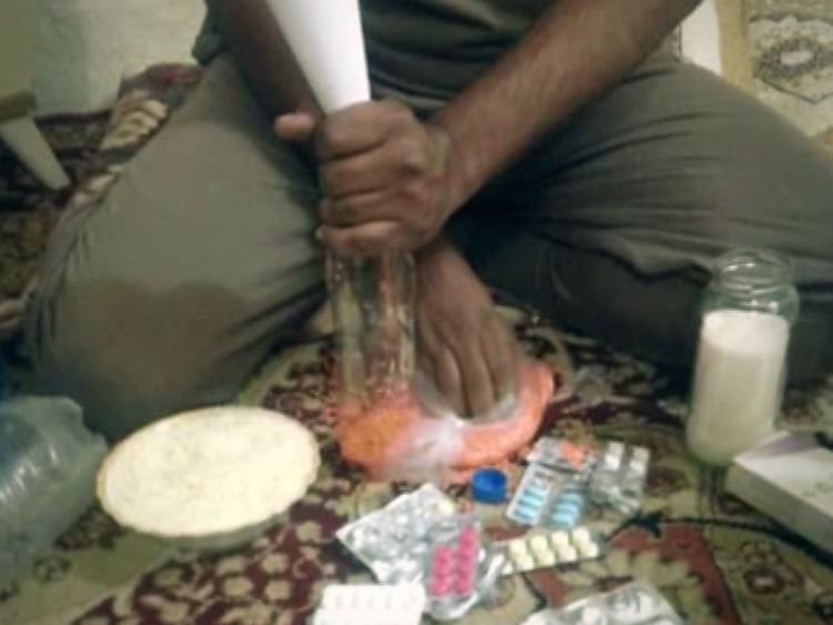 به‌ وێنه‌.. چۆن خواردن و ده‌رمان گه‌یشتووه‌ته‌ ده‌ست هاووڵاتییانی گه‌مارۆدراوی فه‌للووجه‌