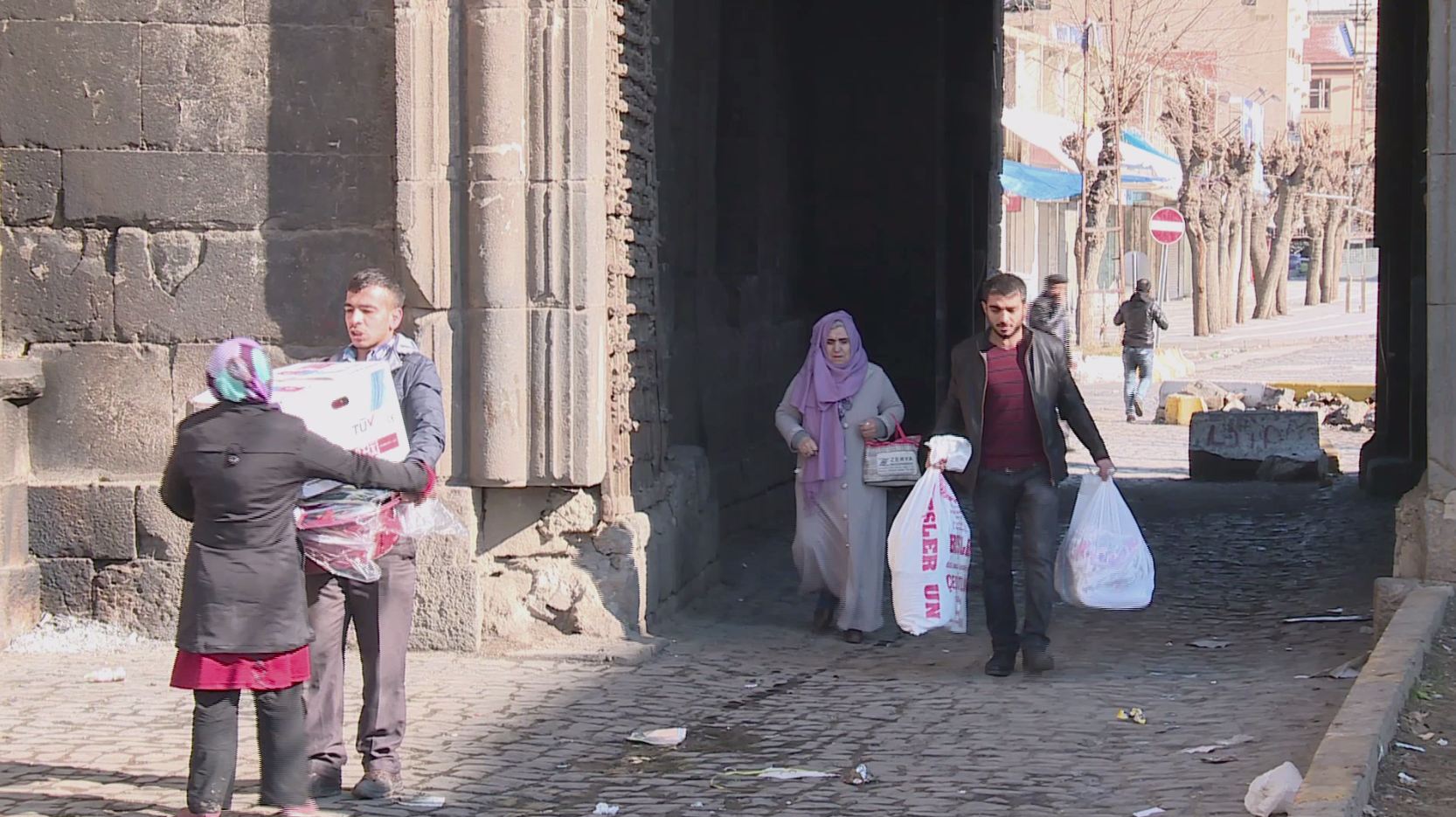 Li Bakur pevçûn, qedexe û koçkirina xelkê berdewam e